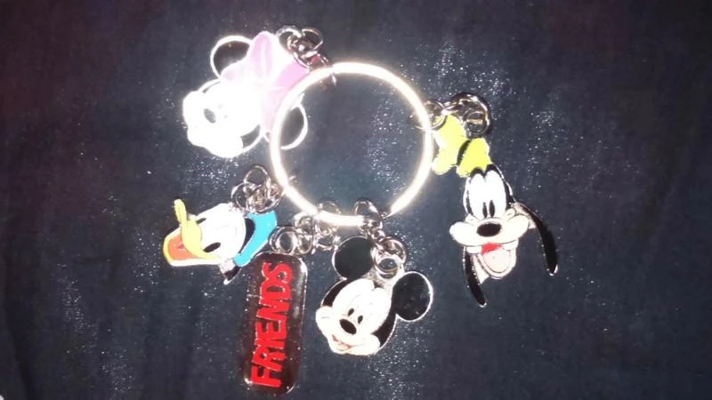 Porte clés métal disney disneyland paris : mickey & ses amis